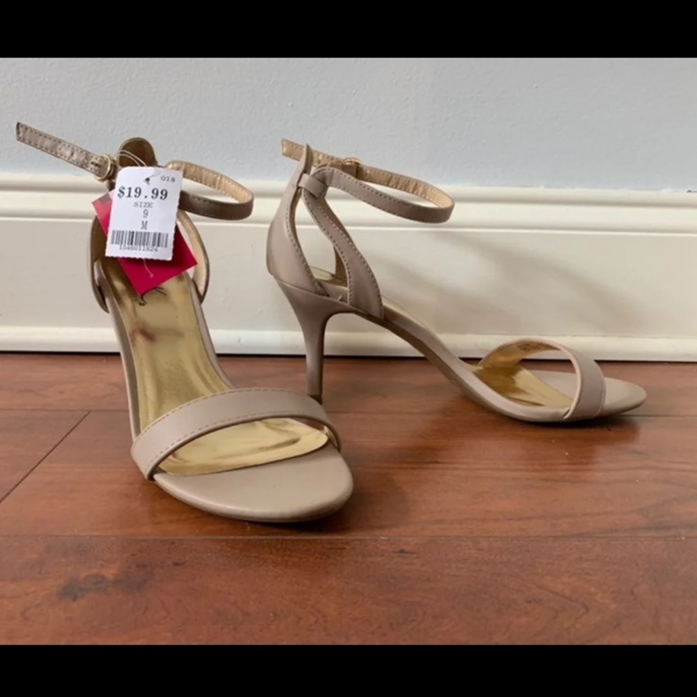 NWT Nude Heels